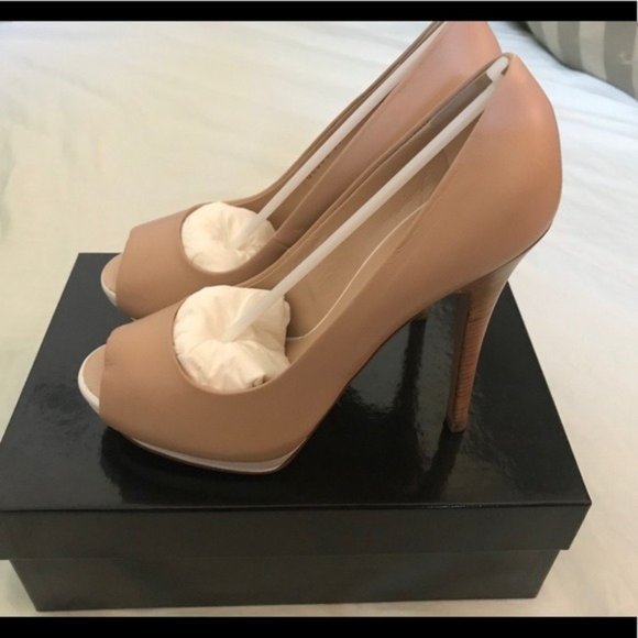 NEW Giuseppe Zanotti Beige and White Pump - Picture 1 of 7